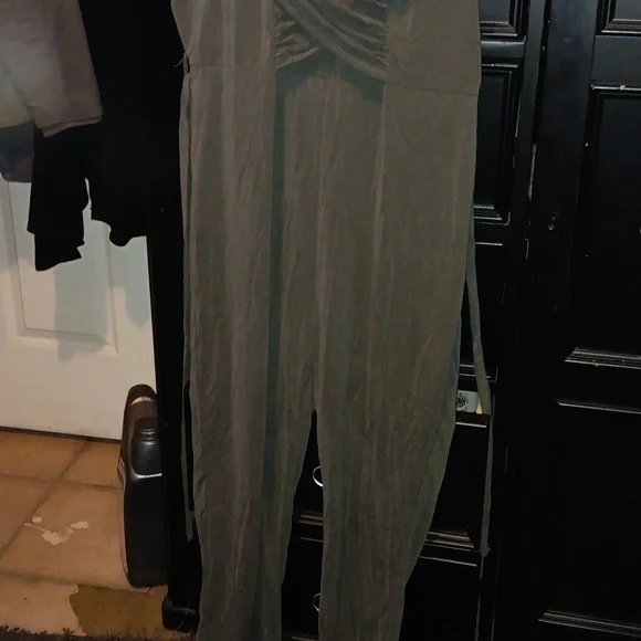 Dark green plus size jumpsuit. - Picture 3 of 5